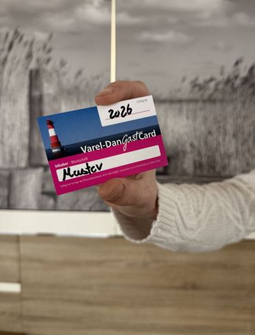 Beispiel Varel-DangastCard 2026 mit pinkem Streifen